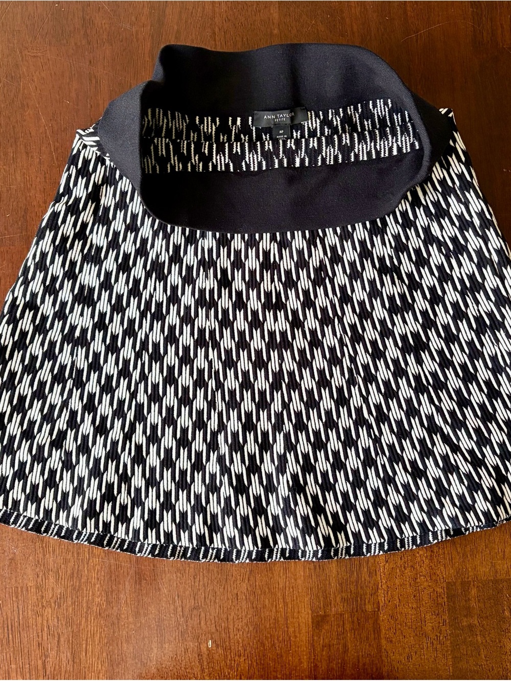 Ann Taylor Black & White Graphic Circle Skirt